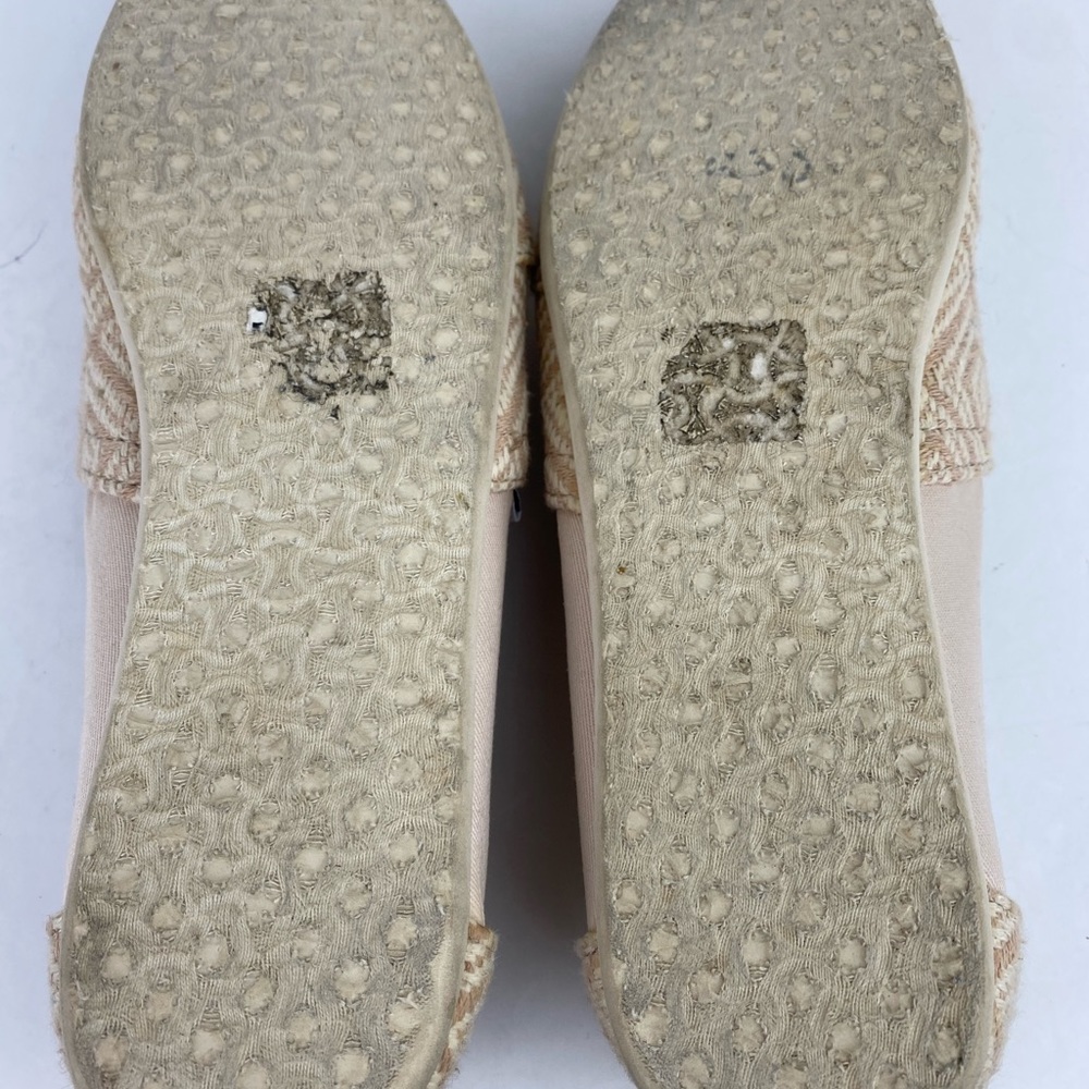 Toms Slip on Shoes. - Picture 8 of 8